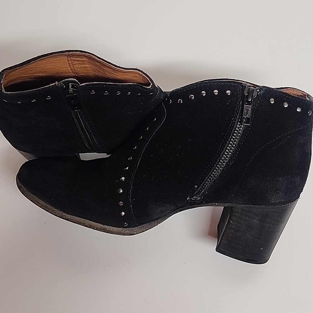 FRYE Nora black ankle boots with studded detail 2 3/4 chunky heel sz 8B Western - Picture 11 of 12